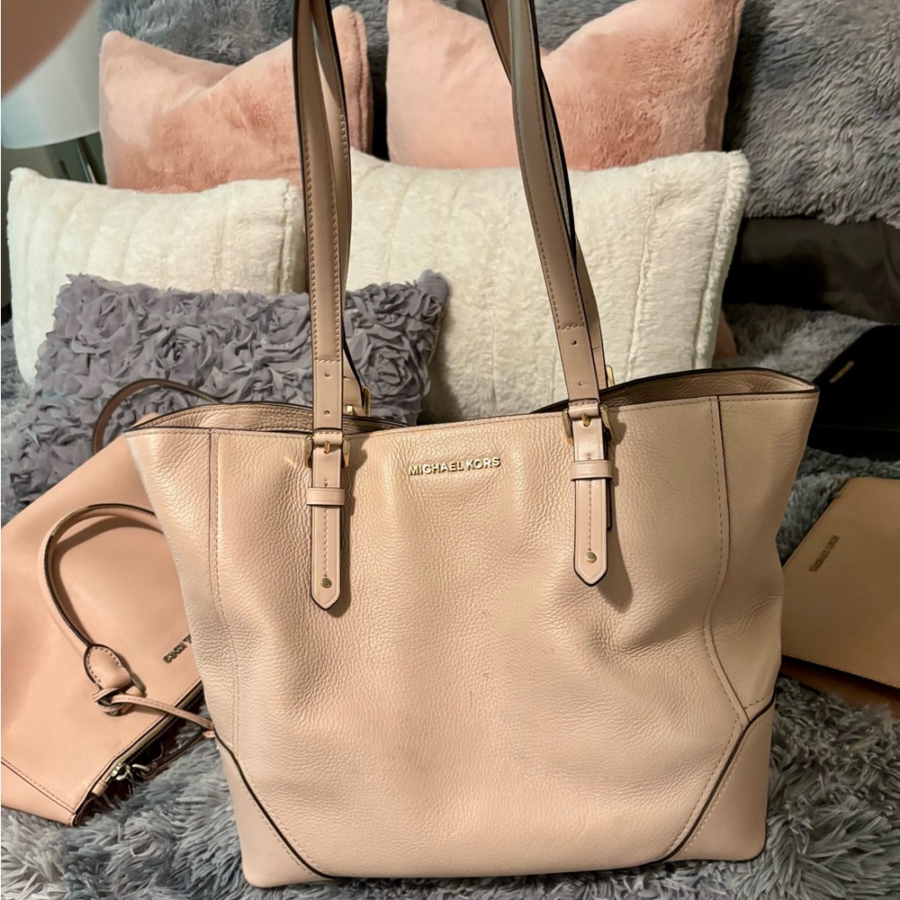 Michael Kors Pink Hobo Purse